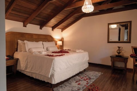 Celebrate special moments with soft lighting and romantic ambiance.
