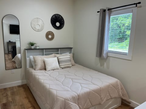 Queen bed in studio sleeping area