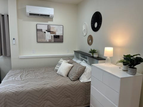 Queen bed in studio sleeping area