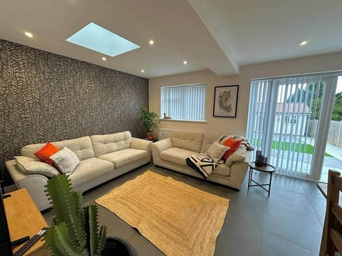 Open plan Lounge and kitchen 