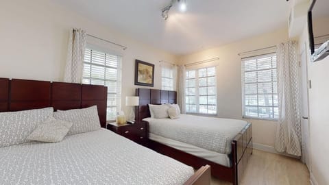 Bedroom: 2 Queen Beds, Smart TV