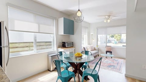 Full Apartment Size Kitchen, Dining for 4