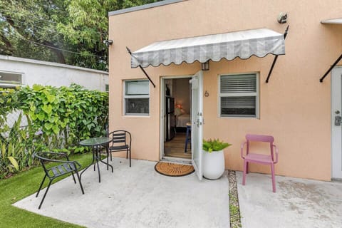 Private Cafe table/ Chairs and Private entrance to Studio