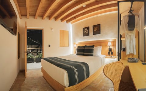 Comfort Double Room | Minibar, in-room safe, desk, iron/ironing board