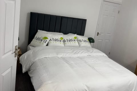 1 bedroom, iron/ironing board, WiFi (free), bed sheets