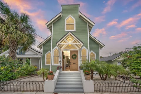 Welcome to Castillo de la Paz, a peaceful landmark in historic downtown St. Aug.