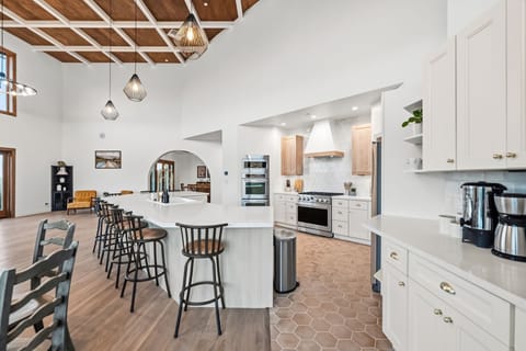 A fully equipped chefs kitchen for all your cooking and entertaining needs.