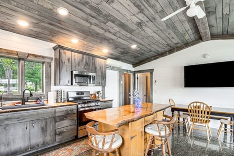 Fully Equipped Kitchen | Stainless Steel Appliances & Cozy Breakfast Bar