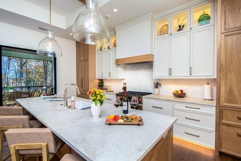 Chef’s Kitchen | Premium Appliances | Bright Design | Entertainer’s Island