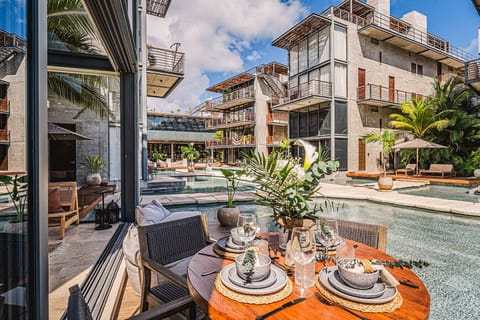 Your own swimup patio