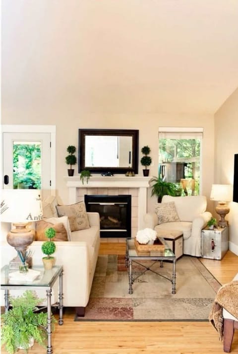 Enjoy the cozy fireplace and smart tv in the living room that seats 5. 