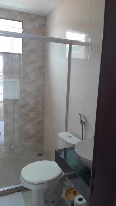 Triple Room, Multiple Beds, Non Smoking, Private Bathroom | Bathroom | Shower, towels, soap, toilet paper