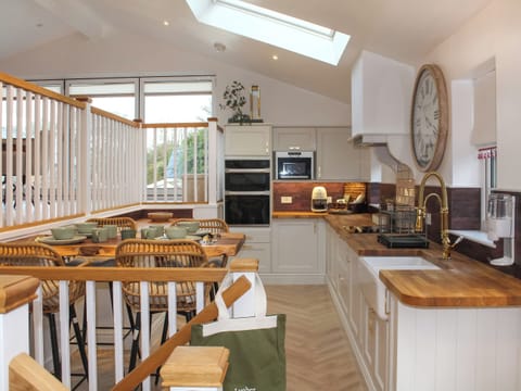 Kitchen/diner | The Shed - Cornish Hamlet, Falmouth