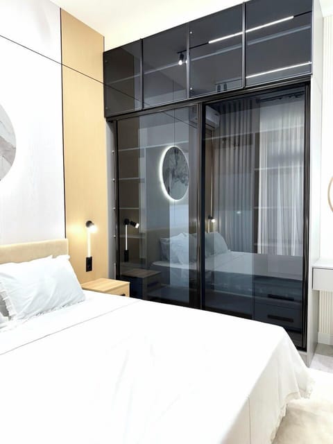 Comfort Apartment, Multiple Beds, City View | Blackout drapes, iron/ironing board, WiFi (free)