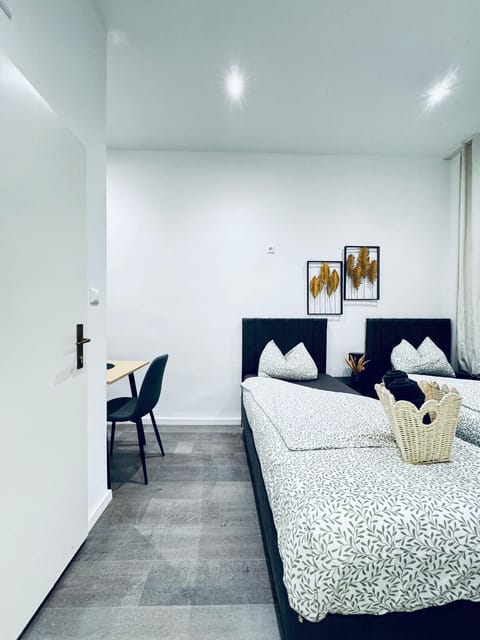 Basic Apartment | Iron/ironing board