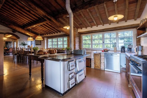 Deluxe Villa, Garden View | Private kitchen | Fridge, microwave, oven, stovetop