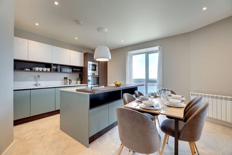 Kitchen & Dining Area