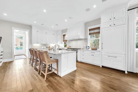 Fully equipped gourmet kitchen.