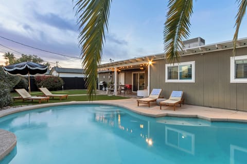 Sunshine Retreat Home with Pool and Putting