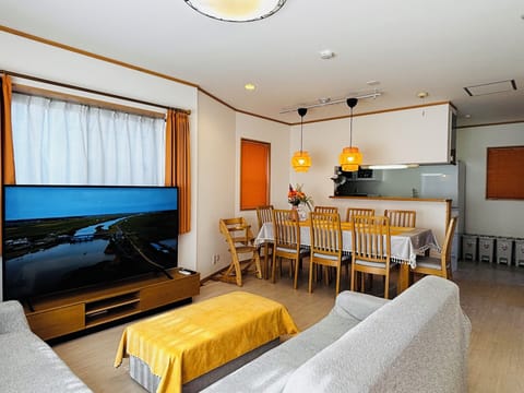House, 4 Bedrooms, Kitchen, City View | Living area | 60-inch LCD TV with digital channels, heated floors, computer monitors