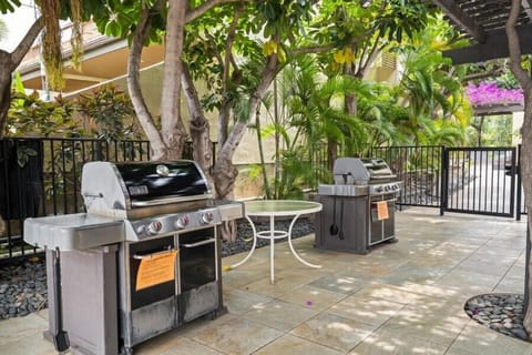 Condo, 2 Bedrooms | Living area