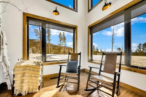 Gorgeous sunshine, bright, beautiful interior