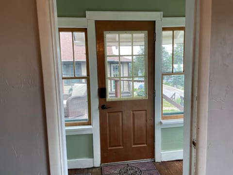 Entry door with electronic keypad