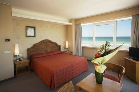 Standard Double or Twin Room | Minibar, in-room safe, desk, iron/ironing board