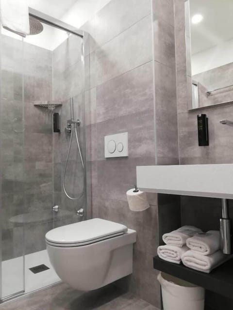 Standard Double Room, Lake View | In-room safe, blackout drapes, free WiFi