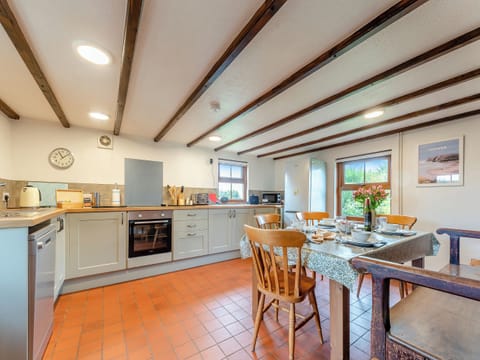Kitchen/diner | Rose Cottage - Jones&rsquo; Cottages, Gower