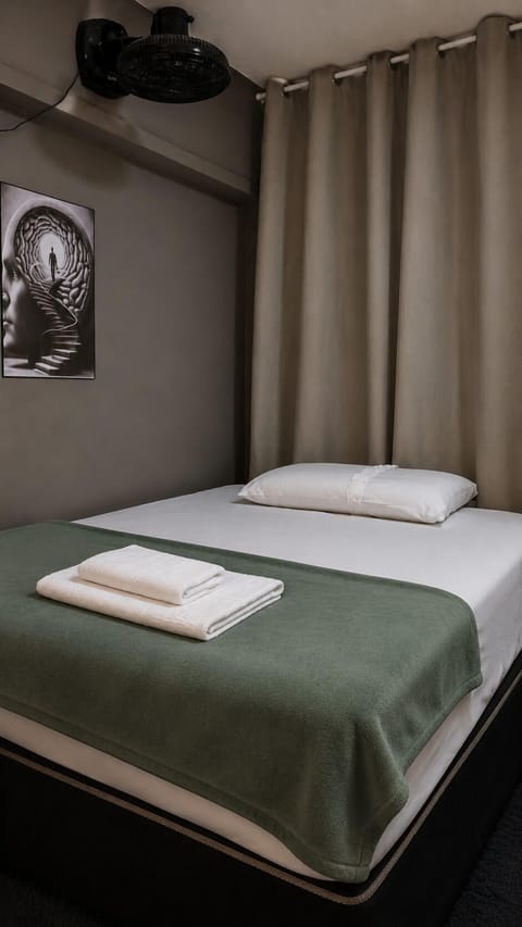 Economy Room | Hypo-allergenic bedding, blackout drapes, iron/ironing board, free WiFi