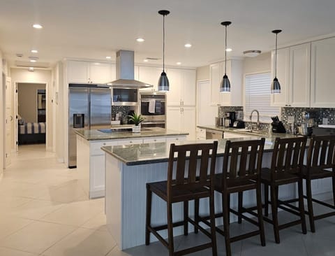 Large Modern Kitchen