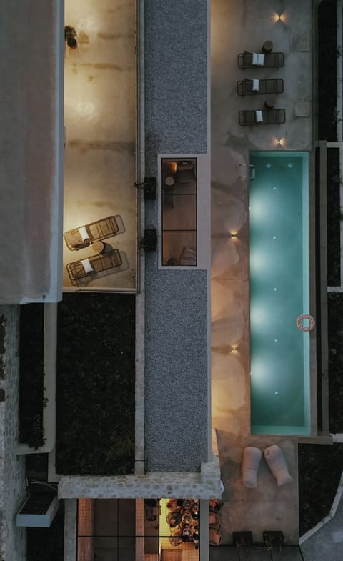 Calm moments by the pool by night!