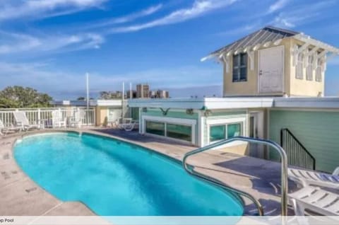 Nauti on Tybee @ Captains Watch with Rooftop Pool