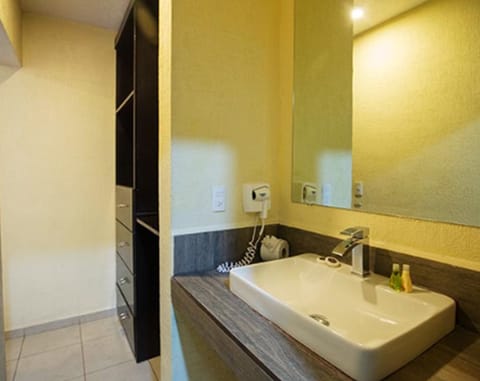 Estandar | Bathroom sink