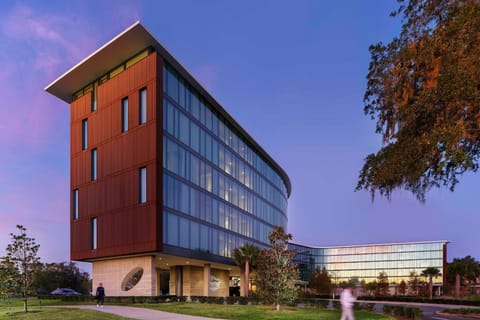 The contemporary architecture of Hotel ELEO elegantly reflects its lakeside setting, enhancing the vibrant connection to the University of Florida.