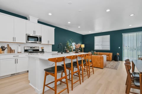 Kitchen & Living
