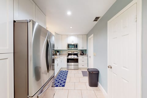 Fully equipped kitchen with everything you need to make your favorite meals!