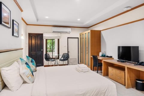 Superior Double Room | In-room safe, desk, WiFi (free)