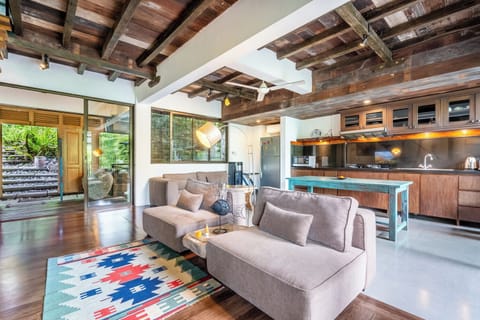 Signature Villa, 5 Bedrooms, River View | Living room