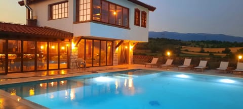 Deluxe Villa | Individually decorated, individually furnished, iron/ironing board