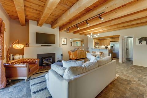 Valdez Vacation Rental | 2BR | 3BA | 1,500 Sq Ft | Stairs Required
