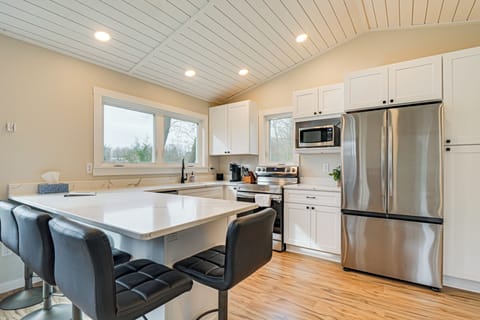 Cabin 1 | Kitchen | Keurig Coffee Maker | Cooking Basics | Toaster