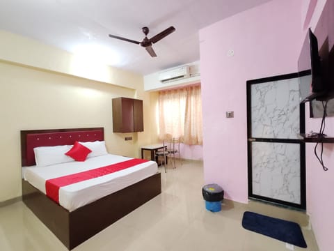 Classic Double Room, City View | Desk, laptop workspace