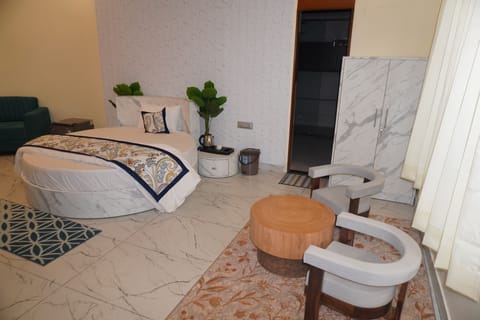 Luxury Studio Suite | Desk, WiFi (free)