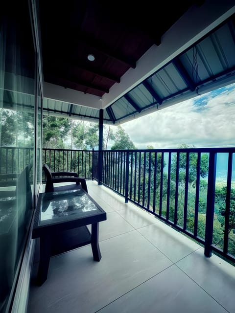 Comfort Suite, Balcony, Mountain View | Soundproofing, free WiFi