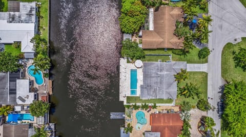 From this angle, it’s easy to see why guests fall in love instantly. Space to roam, room to play, and a whole lot of charm wrapped up in one unforgettable stay.