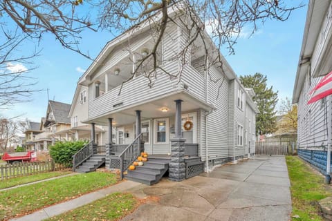 Who’s ready for some charming city-living inspiration? Discover the perfect blend of character and comfort with this beautifully updated duplex—where classic architecture meets modern living. #neighborhoodvibes