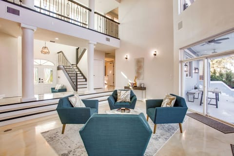 House (6 Bedrooms) | Interior