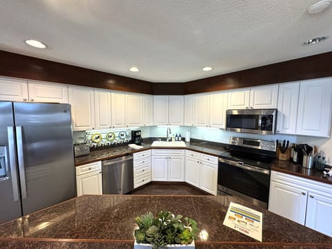Fully equipped kitchen open to dining area and Living room